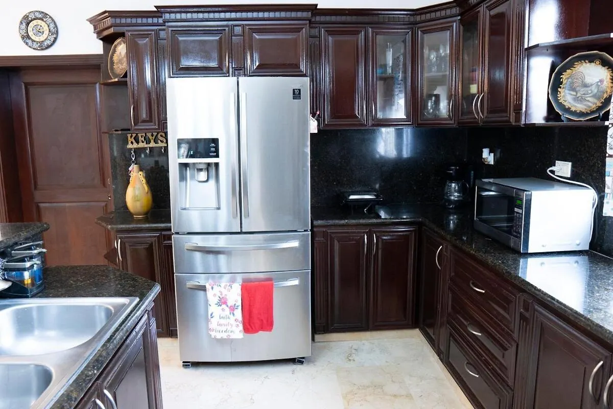 Villa La Duena - Vista Hermosa Luxury Retreat, 5Br Villa With Pool, Swim-Up Bar, Jacuzzi, Chef'S Kitchen, Fast Wi-Fi, Full Ac, Ev Charger And Solar Power, Ideal For Families & Groups Cancino 0*,  República Dominicana