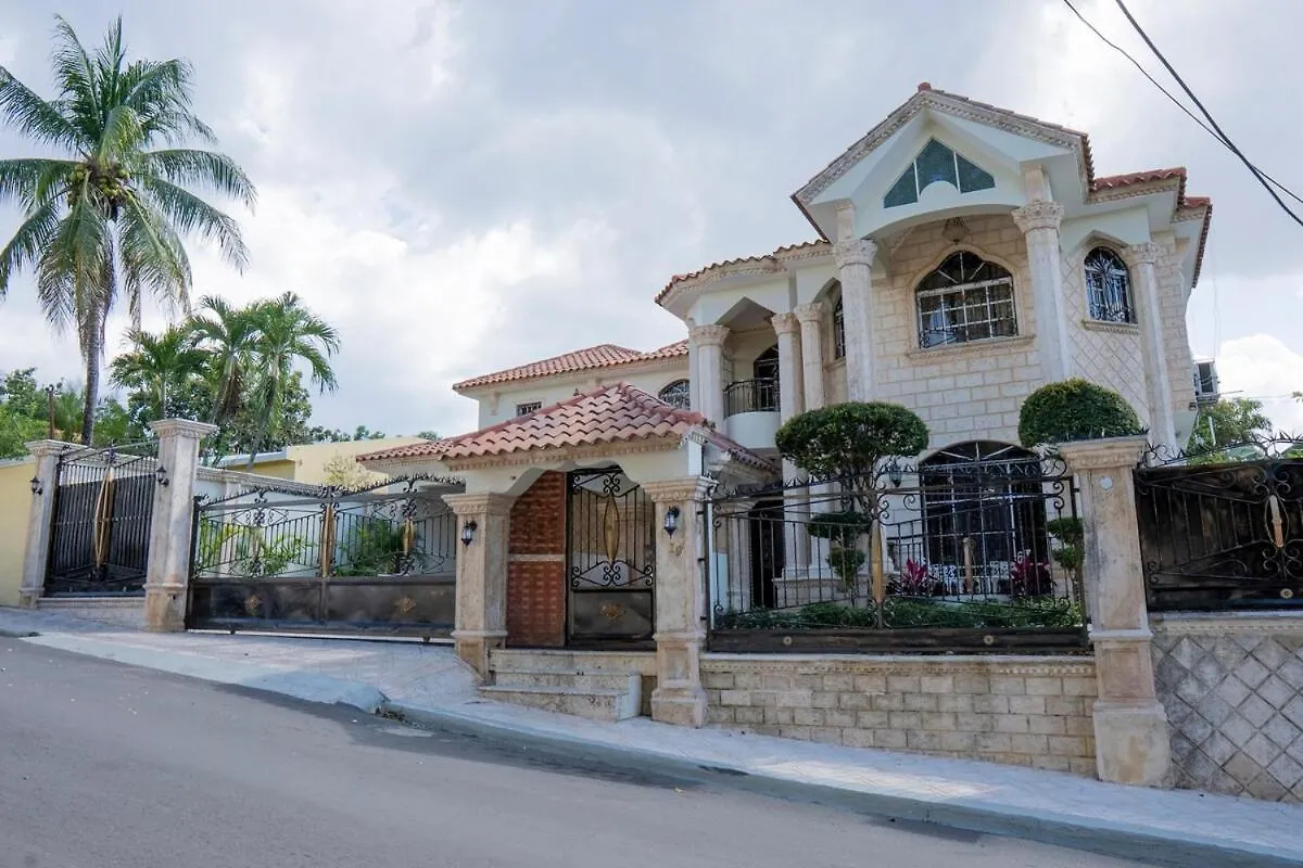 Villa La Duena - Vista Hermosa Luxury Retreat, 5Br Villa With Pool, Swim-Up Bar, Jacuzzi, Chef'S Kitchen, Fast Wi-Fi, Full Ac, Ev Charger And Solar Power, Ideal For Families & Groups Cancino República Dominicana